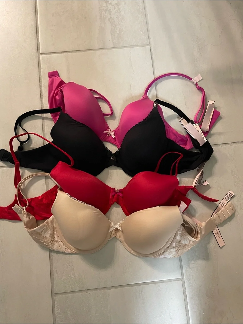 Victoria's Secret T-Shirt Bra Bundle in Pink, Black, Red, Cream 32D NWT